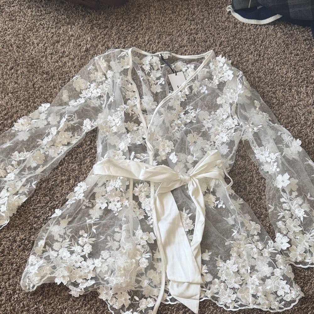 Elegant Bridal White Floral Lace Robe